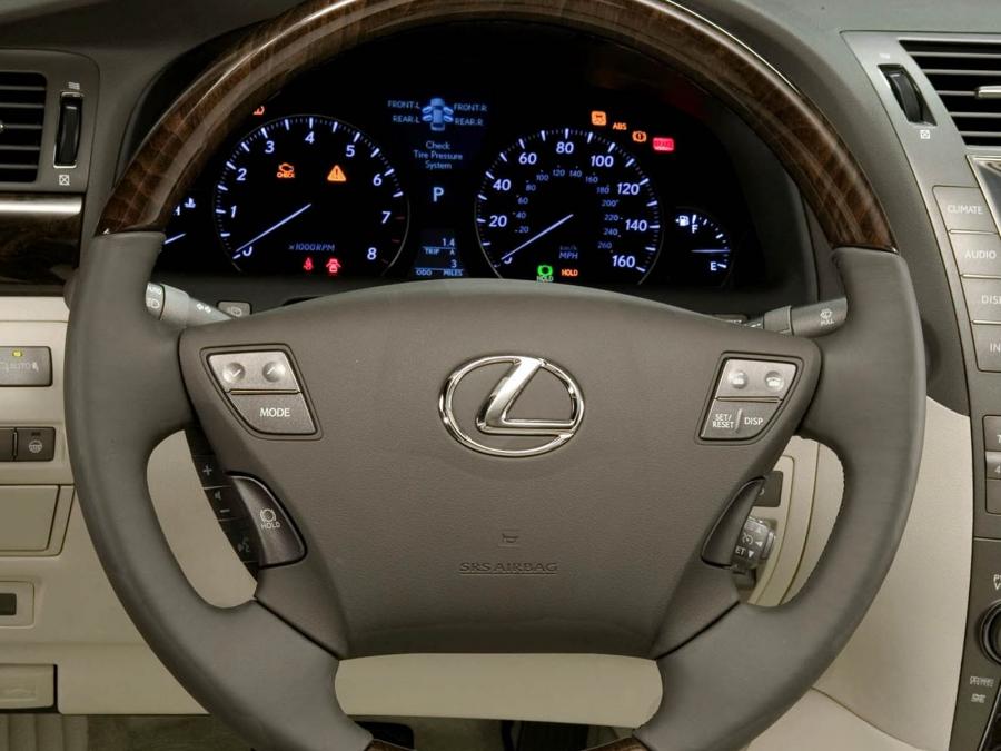  Lexus LS460 2006 года  (фото 156 из 200)
